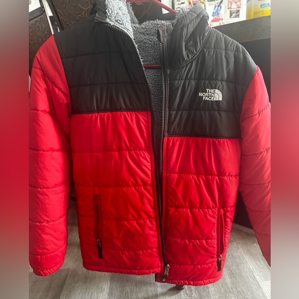 North Face Boys Mount Chimbo
Reversible Hooded Jacket